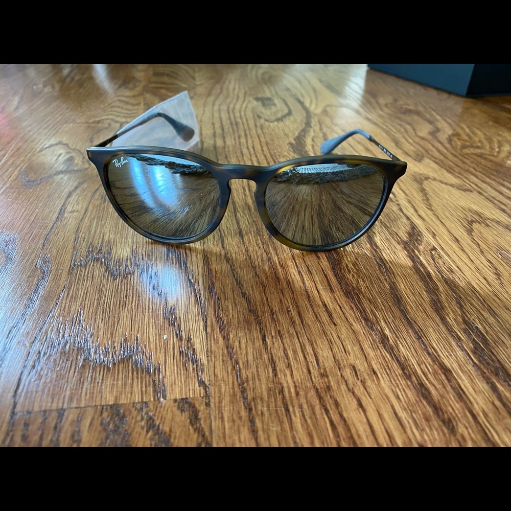 NWT Ray Ban Tortoise She’ll